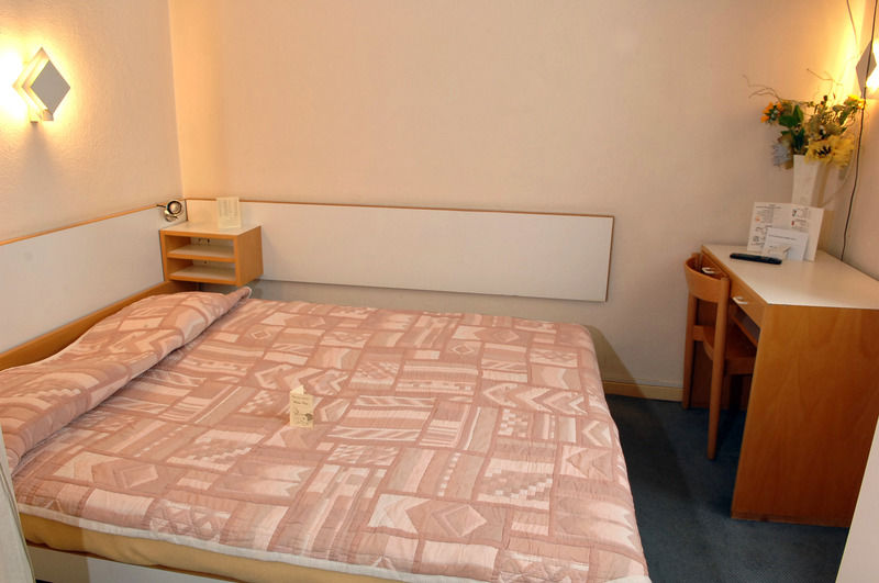 Sun Hotel Saint-Gilles Room photo